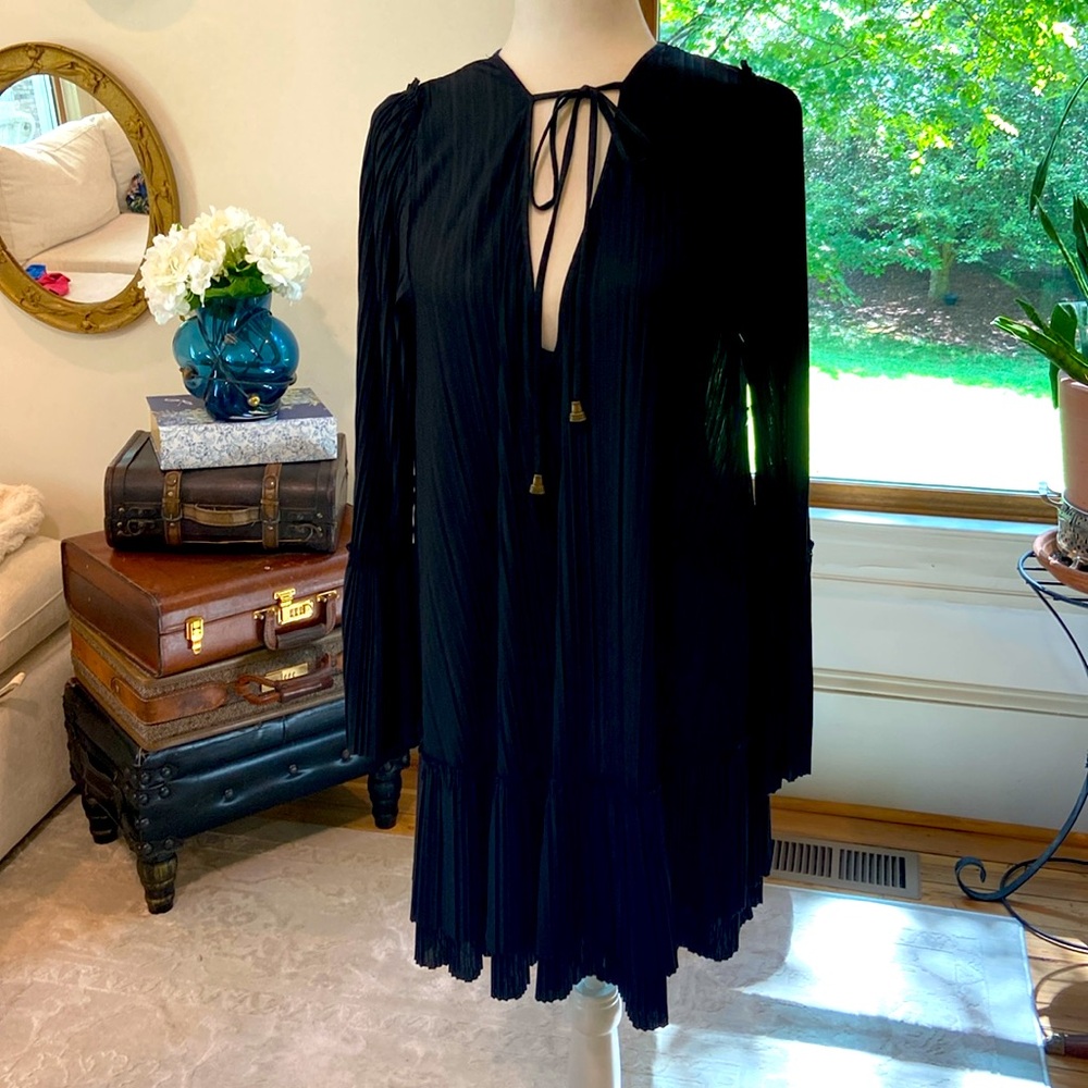 Free People Can't Help It Plisse Black Bell Sleeve Mini Dress Size
Medium - Picture 3 of 9